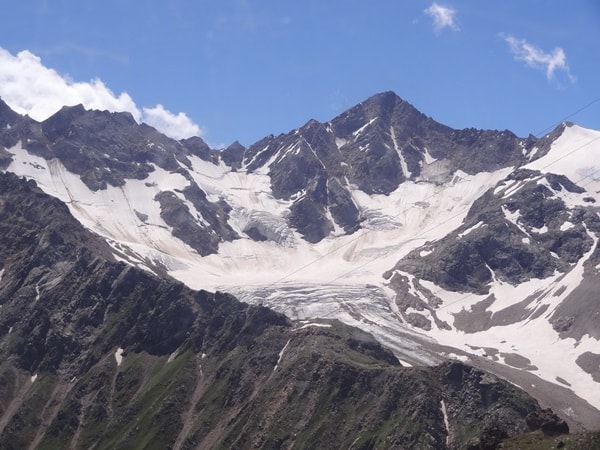 В горах тают ледники